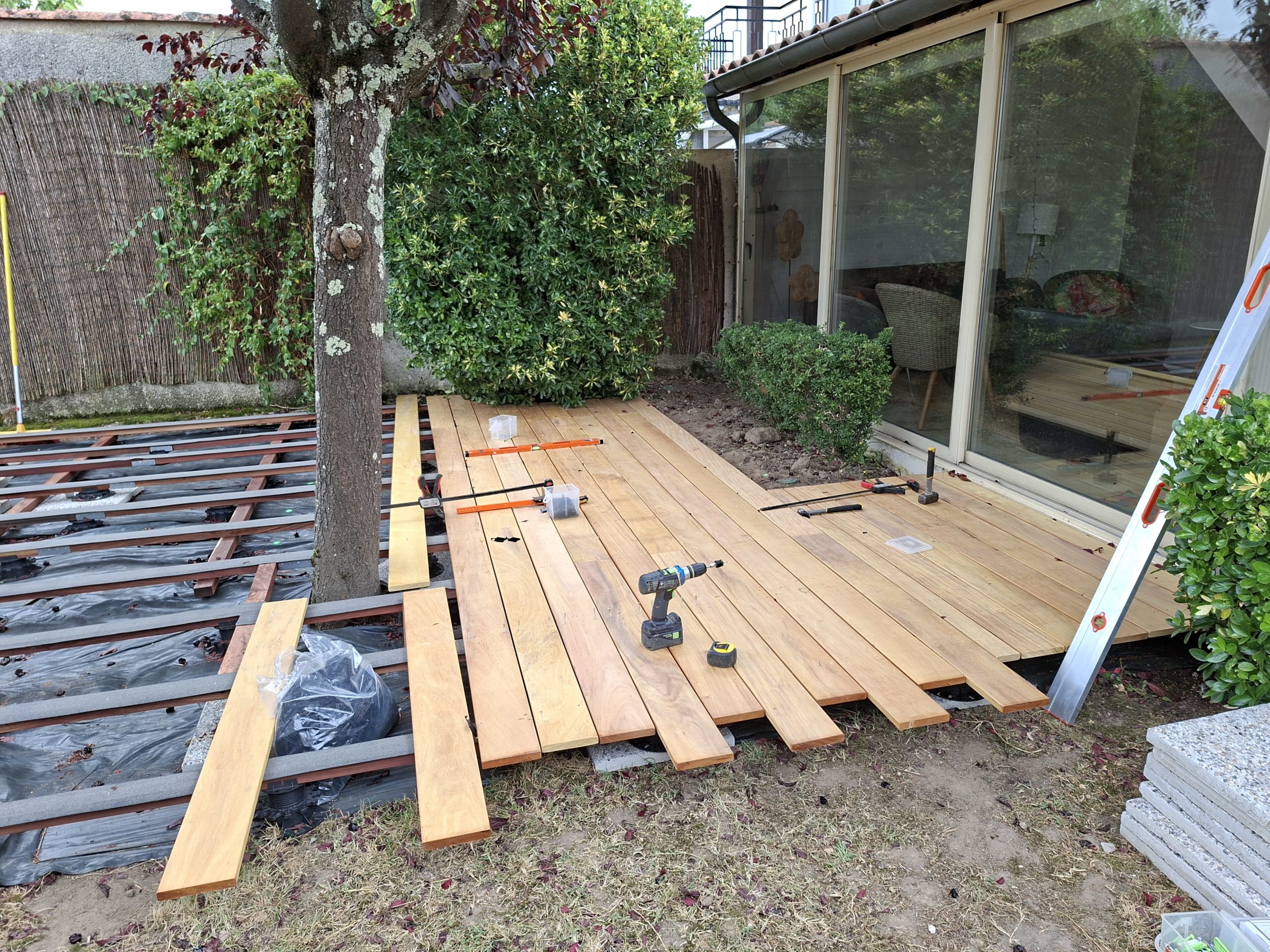Pose de lames sur structure de terrasse bois démontable